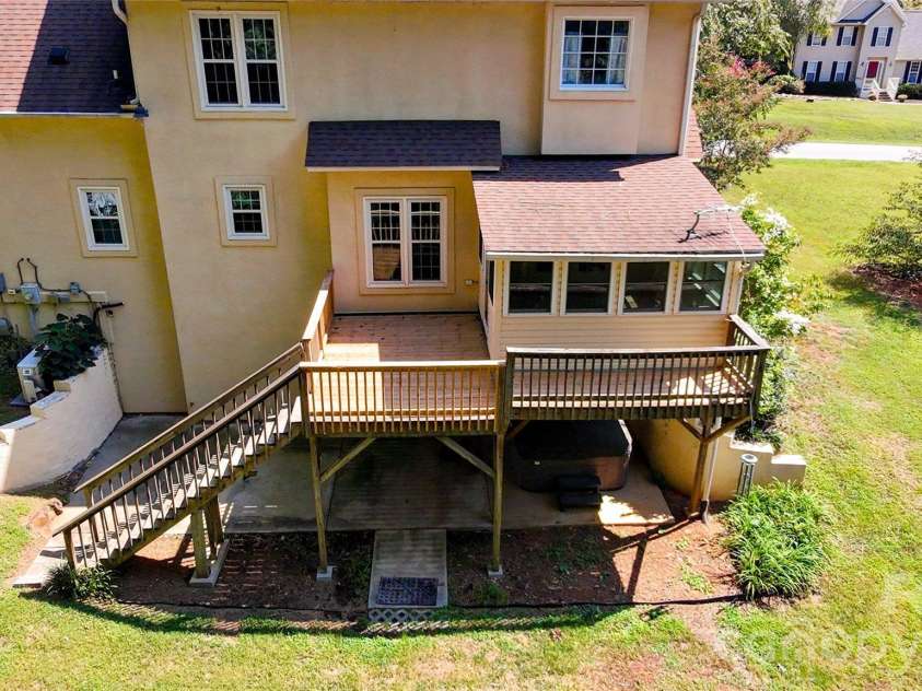 7605 Keating Drive, Oak Ridge, NC 27310.  MLS# CAR4418989, YatesRealty ID 35792. 