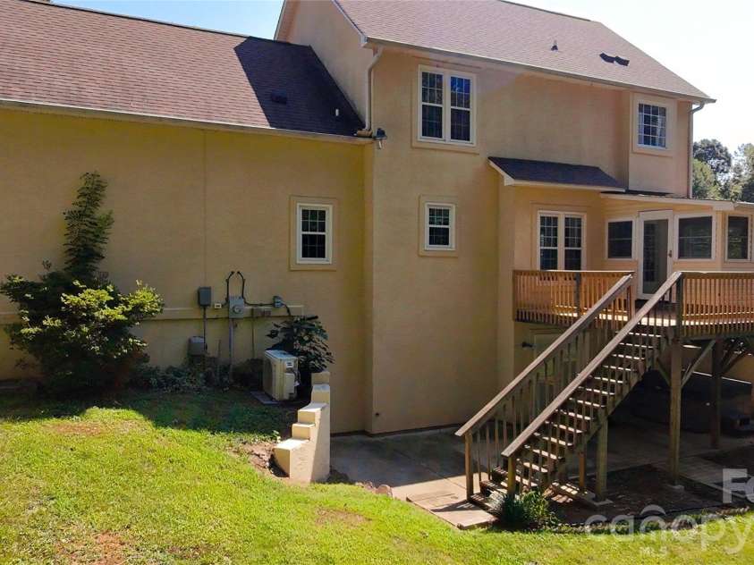7605 Keating Drive, Oak Ridge, NC 27310.  MLS# CAR4418989, YatesRealty ID 35792. 