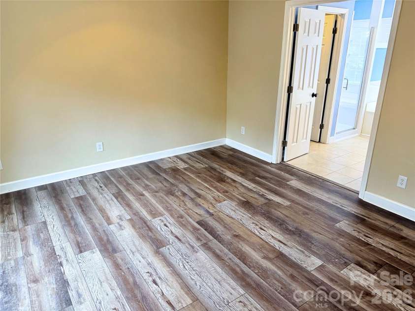 7605 Keating Drive, Oak Ridge, NC 27310.  MLS# CAR4418989, YatesRealty ID 35792. 