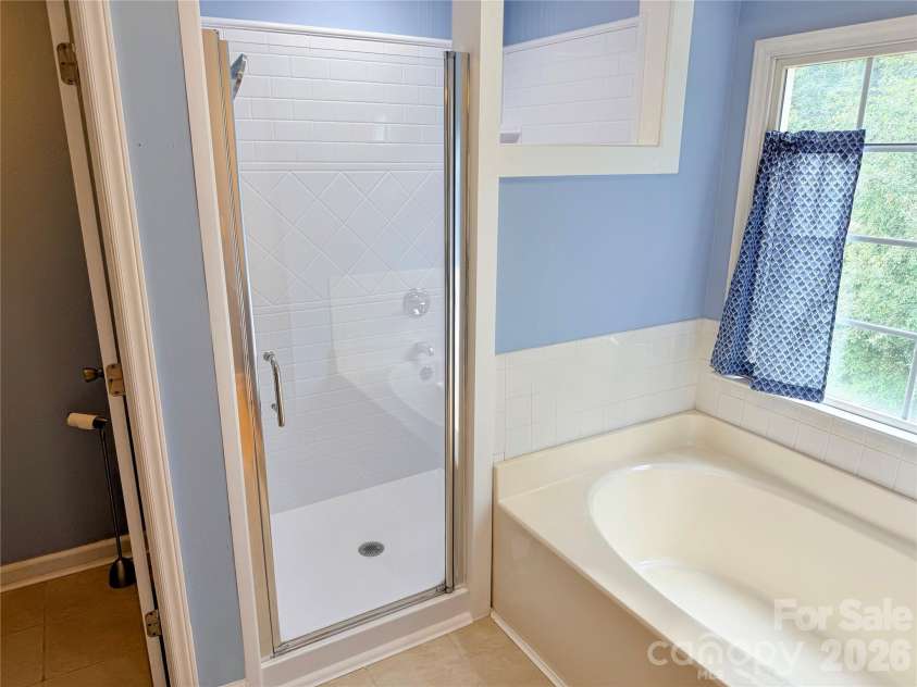 7605 Keating Drive, Oak Ridge, NC 27310.  MLS# CAR4418989, YatesRealty ID 35792. 