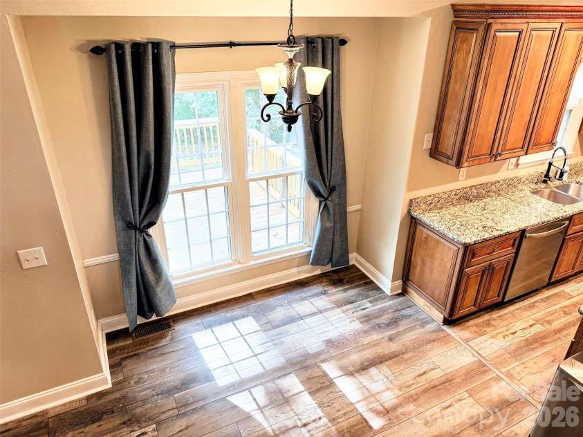 7605 Keating Drive, Oak Ridge, NC 27310.  MLS# CAR4418989, YatesRealty ID 35792. Breakfast Nook