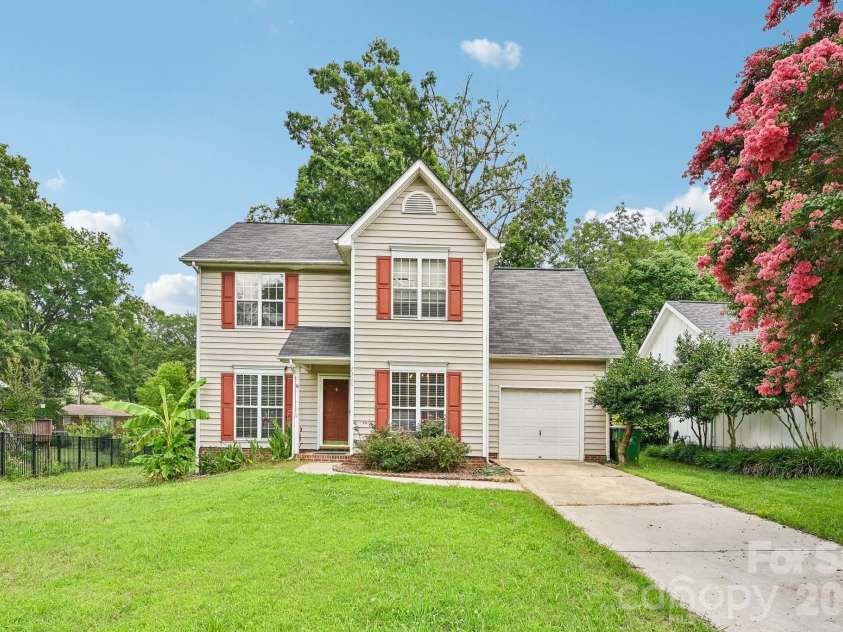 7329 Starvalley Drive, Charlotte, NC 28210.  MLS# CAR4402424, YatesRealty ID 35795. 