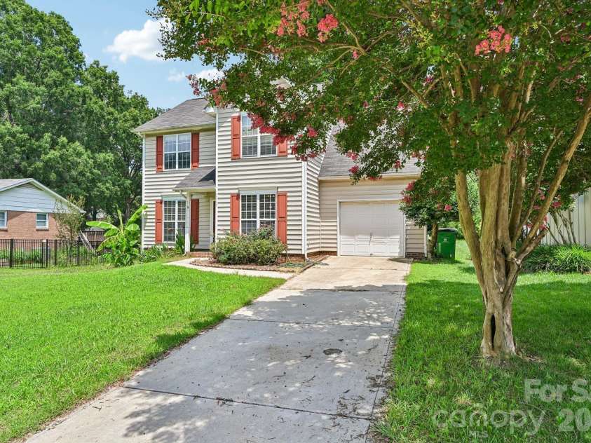 7329 Starvalley Drive, Charlotte, NC 28210.  MLS# CAR4402424, YatesRealty ID 35795. 