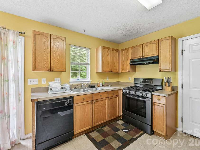 7329 Starvalley Drive, Charlotte, NC 28210.  MLS# CAR4402424, YatesRealty ID 35795. 