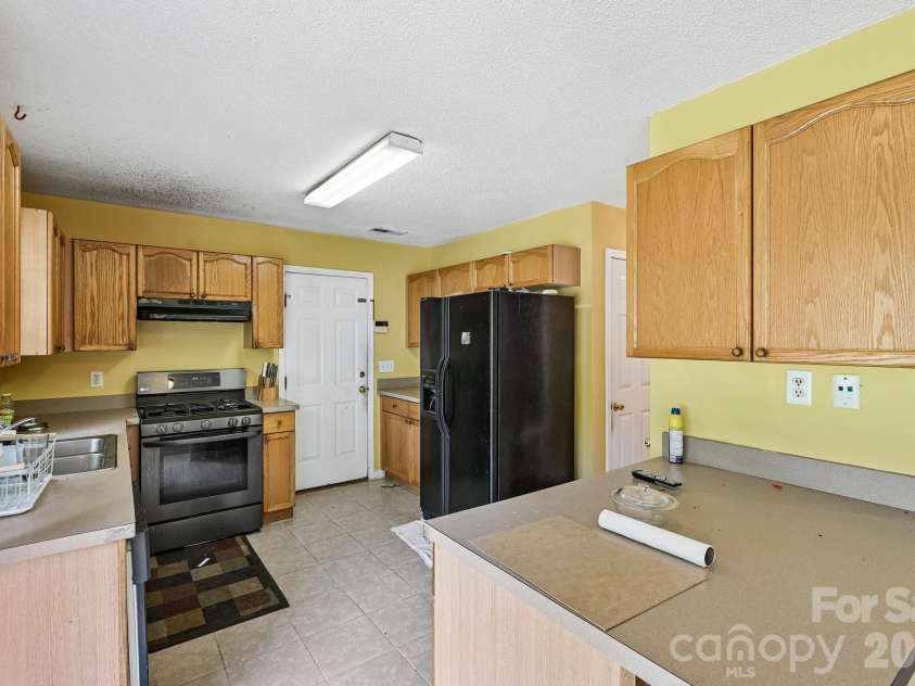 7329 Starvalley Drive, Charlotte, NC 28210.  MLS# CAR4402424, YatesRealty ID 35795. 