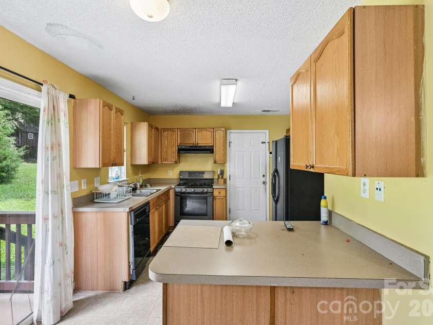 7329 Starvalley Drive, Charlotte, NC 28210.  MLS# CAR4402424, YatesRealty ID 35795. 