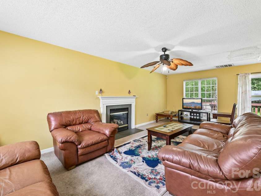 7329 Starvalley Drive, Charlotte, NC 28210.  MLS# CAR4402424, YatesRealty ID 35795. 