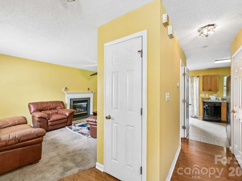 7329 Starvalley Drive, Charlotte, NC 28210.  MLS# CAR4402424, YatesRealty ID 35795. 