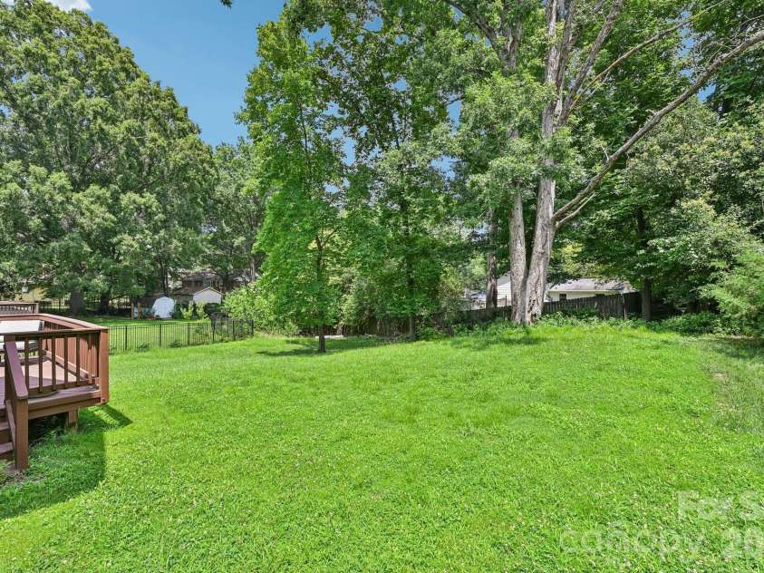 7329 Starvalley Drive, Charlotte, NC 28210.  MLS# CAR4402424, YatesRealty ID 35795. 
