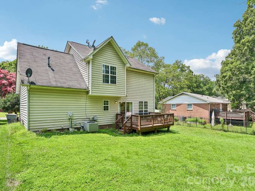 7329 Starvalley Drive, Charlotte, NC 28210.  MLS# CAR4402424, YatesRealty ID 35795. 
