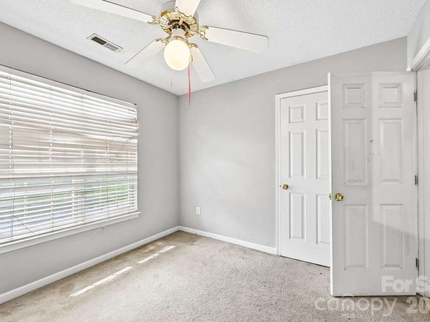 7329 Starvalley Drive, Charlotte, NC 28210.  MLS# CAR4402424, YatesRealty ID 35795. 