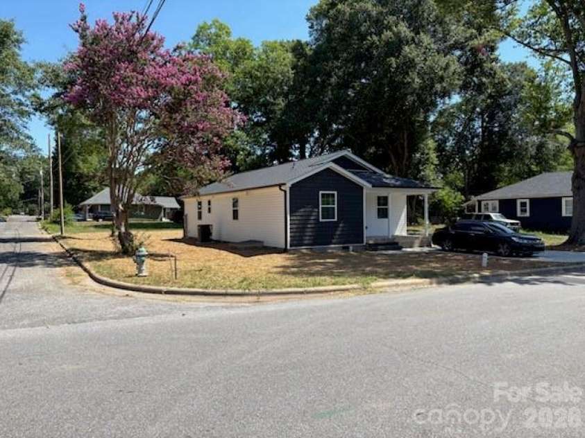 514 GARDNER Street, Shelby, NC 28150.  MLS# CAR4402426, YatesRealty ID 35796. 