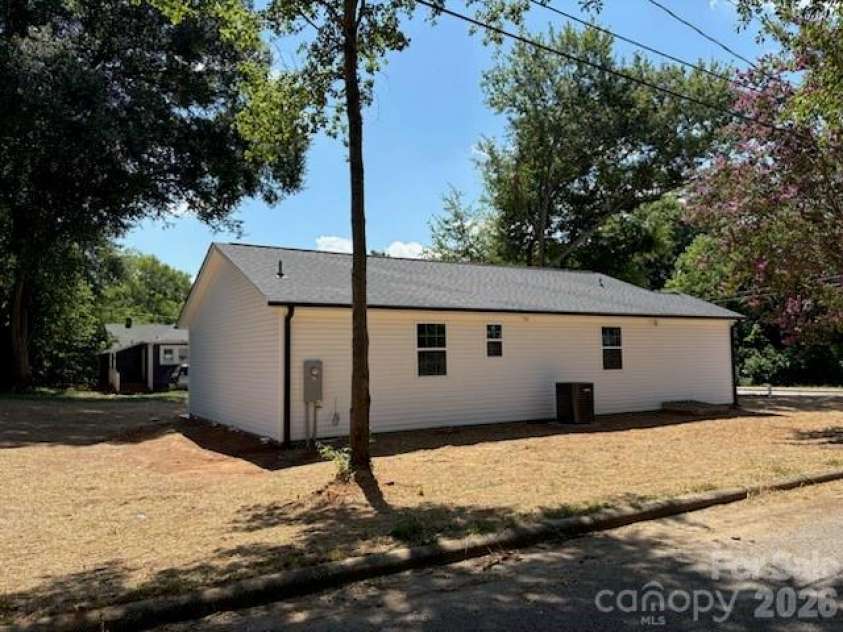 514 GARDNER Street, Shelby, NC 28150.  MLS# CAR4402426, YatesRealty ID 35796. 