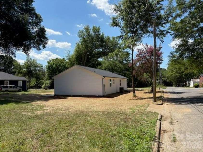 514 GARDNER Street, Shelby, NC 28150.  MLS# CAR4402426, YatesRealty ID 35796. 