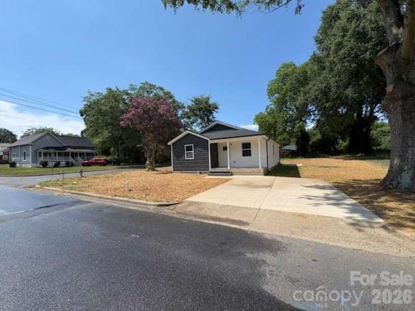 514 GARDNER Street, Shelby, NC 28150.  MLS# CAR4402426, YatesRealty ID 35796. 