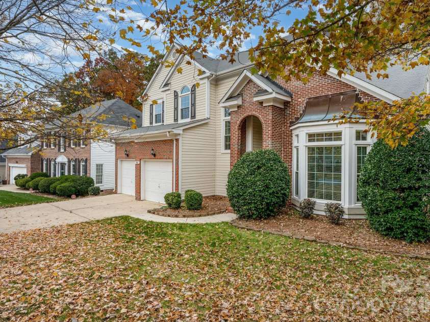 5923 Swanston Drive, Charlotte, NC 28269.  MLS# CAR4402491, YatesRealty ID 35799. 
