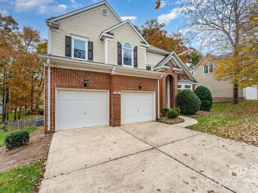 5923 Swanston Drive, Charlotte, NC 28269.  MLS# CAR4402491, YatesRealty ID 35799. 