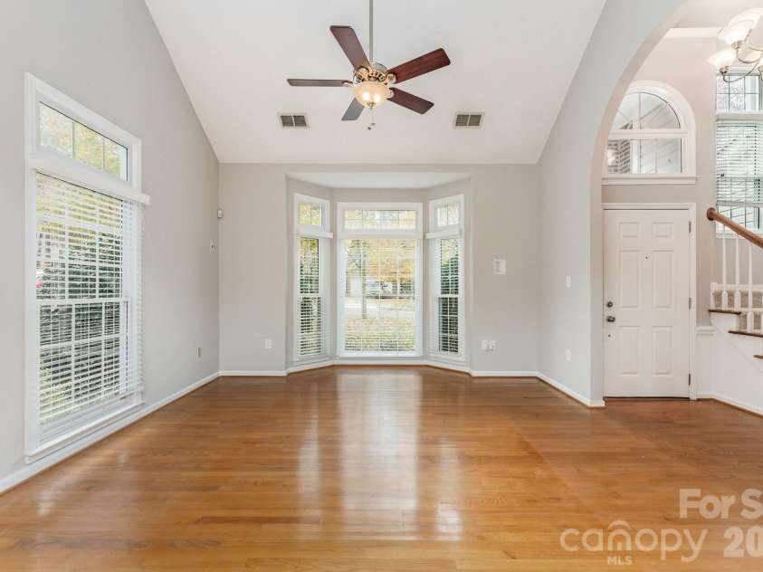 5923 Swanston Drive, Charlotte, NC 28269.  MLS# CAR4402491, YatesRealty ID 35799. 
