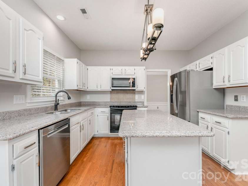 5923 Swanston Drive, Charlotte, NC 28269.  MLS# CAR4402491, YatesRealty ID 35799. 