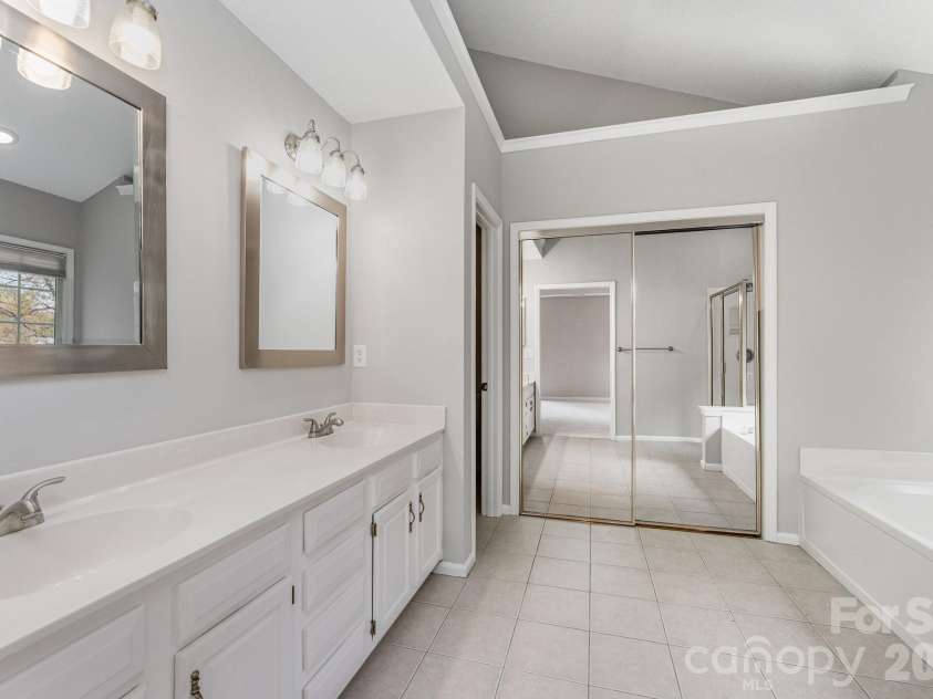 5923 Swanston Drive, Charlotte, NC 28269.  MLS# CAR4402491, YatesRealty ID 35799. 