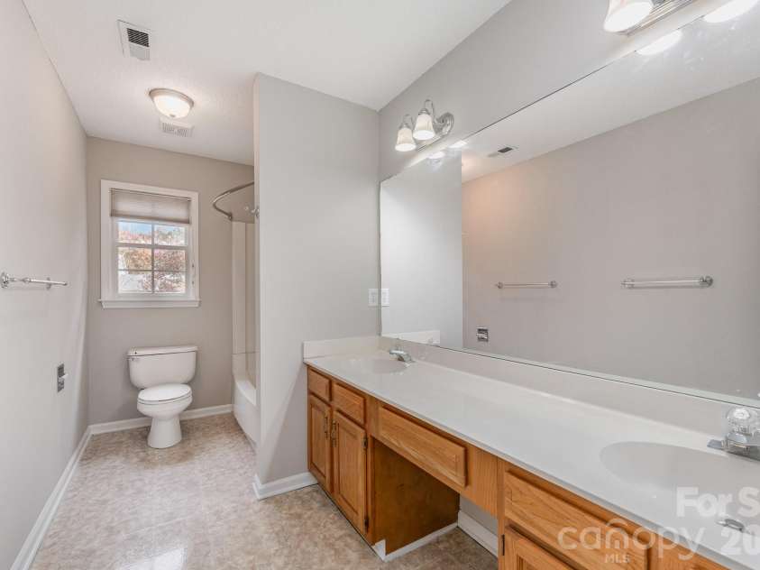 5923 Swanston Drive, Charlotte, NC 28269.  MLS# CAR4402491, YatesRealty ID 35799. 