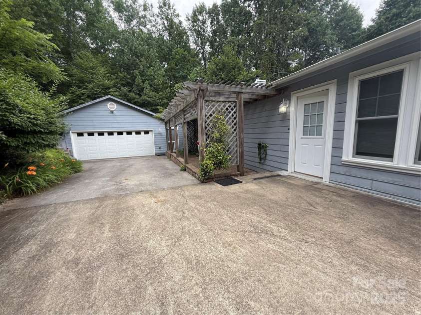 46 High Meadow Lane, Waynesville, NC 28786.  MLS# CAR4276841, YatesRealty ID 358. 