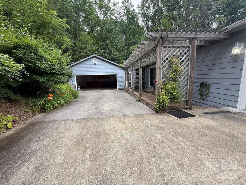 46 High Meadow Lane, Waynesville, NC 28786.  MLS# CAR4276841, YatesRealty ID 358. 