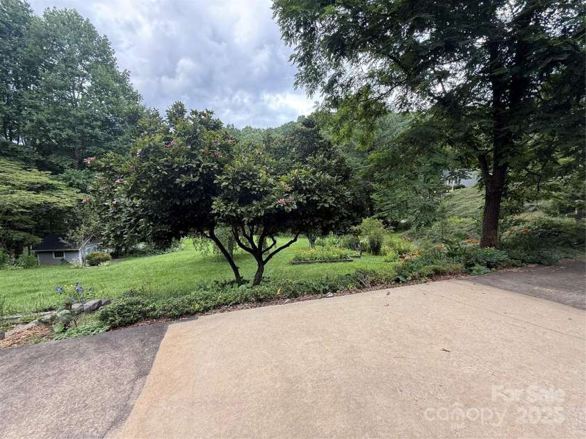 46 High Meadow Lane, Waynesville, NC 28786.  MLS# CAR4276841, YatesRealty ID 358. 