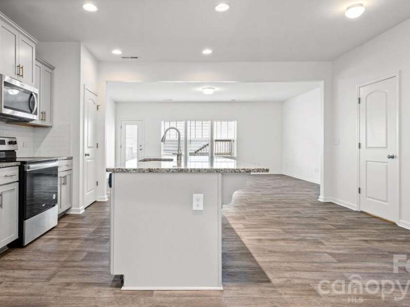 15033 Meacham Farm Drive, Huntersville, NC 28078.  MLS# CAR4393977, YatesRealty ID 35804. 