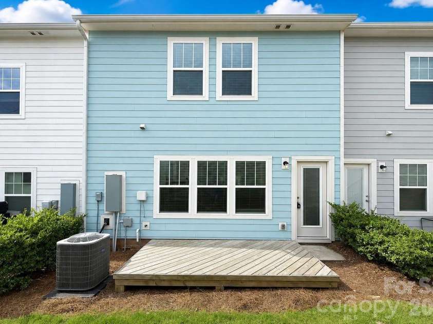 15033 Meacham Farm Drive, Huntersville, NC 28078.  MLS# CAR4393977, YatesRealty ID 35804. 