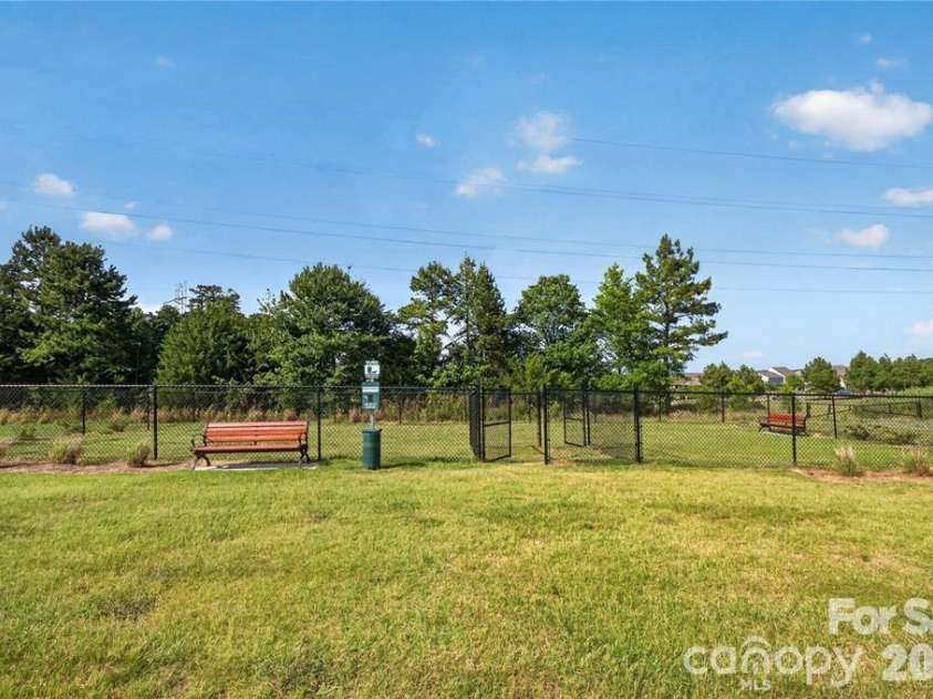 15033 Meacham Farm Drive, Huntersville, NC 28078.  MLS# CAR4393977, YatesRealty ID 35804. 
