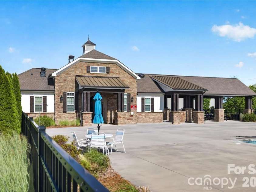 15033 Meacham Farm Drive, Huntersville, NC 28078.  MLS# CAR4393977, YatesRealty ID 35804. 