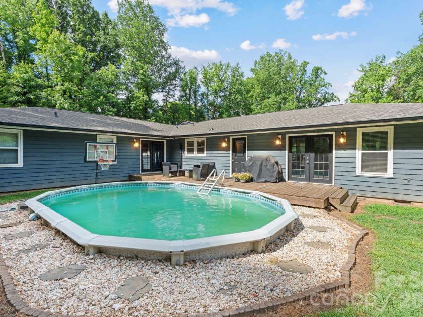 2913 Old Stage Road, Gastonia, NC 28052.  MLS# CAR4395865, YatesRealty ID 35805. 