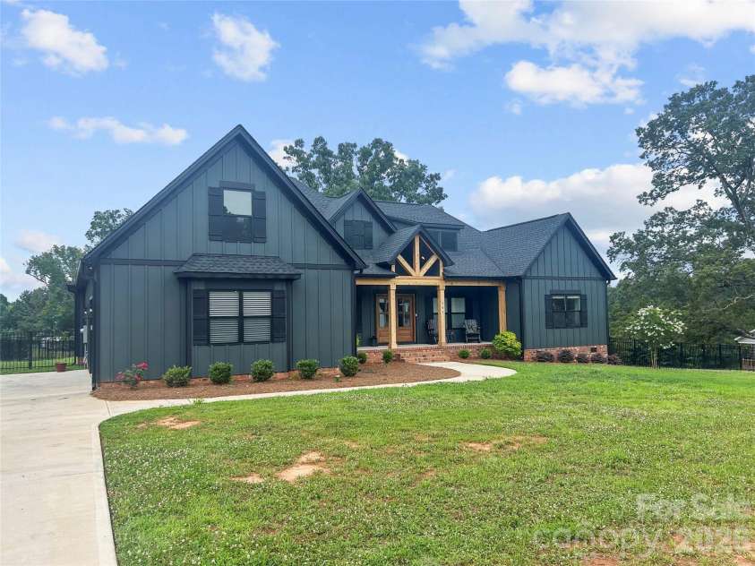 501 Edmunds Lane, Clover, SC 29710.  MLS# CAR4400753, YatesRealty ID 35806. Front View