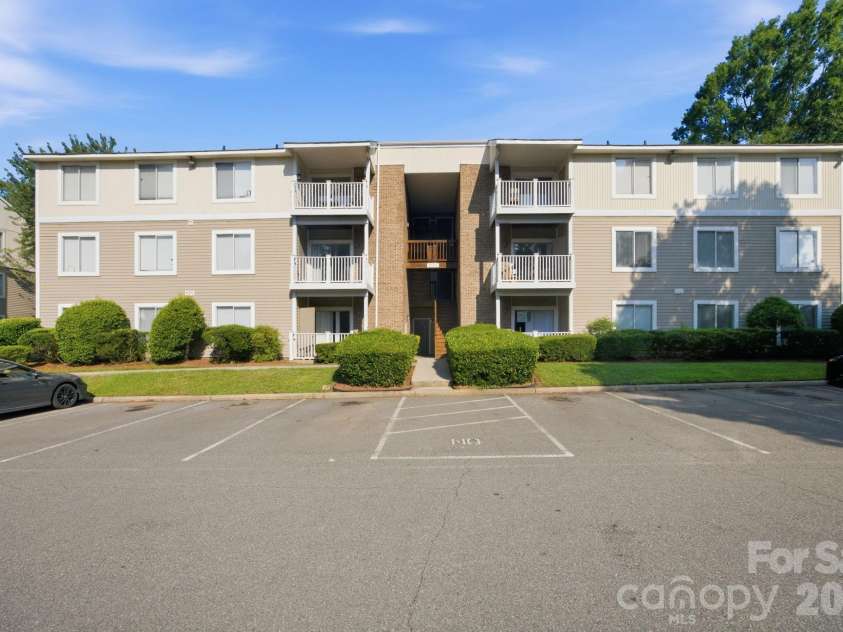 9505 University Terrace Drive, Charlotte, NC 28262.  MLS# CAR4401489, YatesRealty ID 35807. 