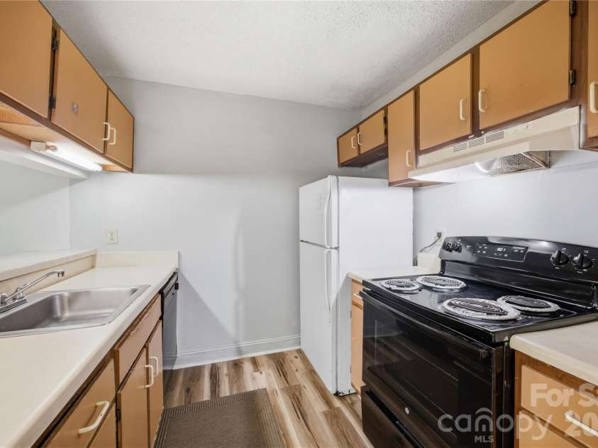 9505 University Terrace Drive, Charlotte, NC 28262.  MLS# CAR4401489, YatesRealty ID 35807. 