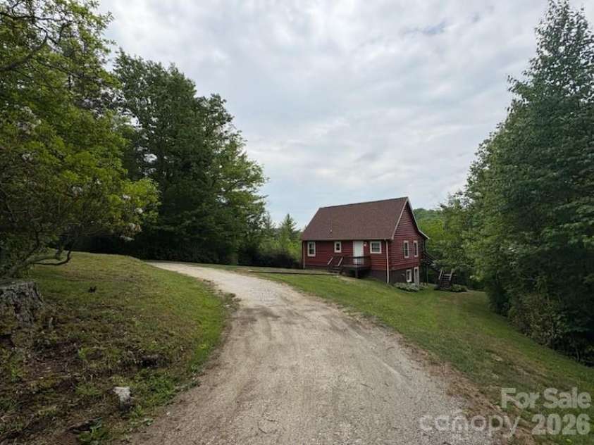 9064 Wildflower Lane, Newland, NC 28657.  MLS# CAR4386055, YatesRealty ID 35809. 