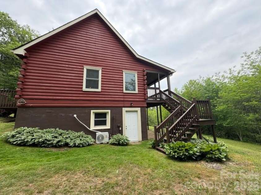 9064 Wildflower Lane, Newland, NC 28657.  MLS# CAR4386055, YatesRealty ID 35809. 