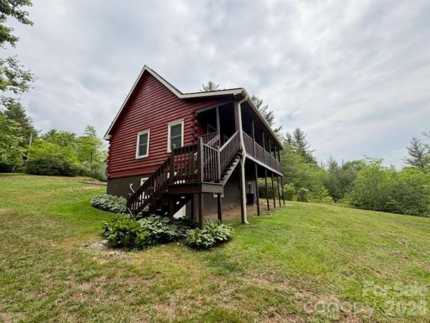 9064 Wildflower Lane, Newland, NC 28657.  MLS# CAR4386055, YatesRealty ID 35809. 