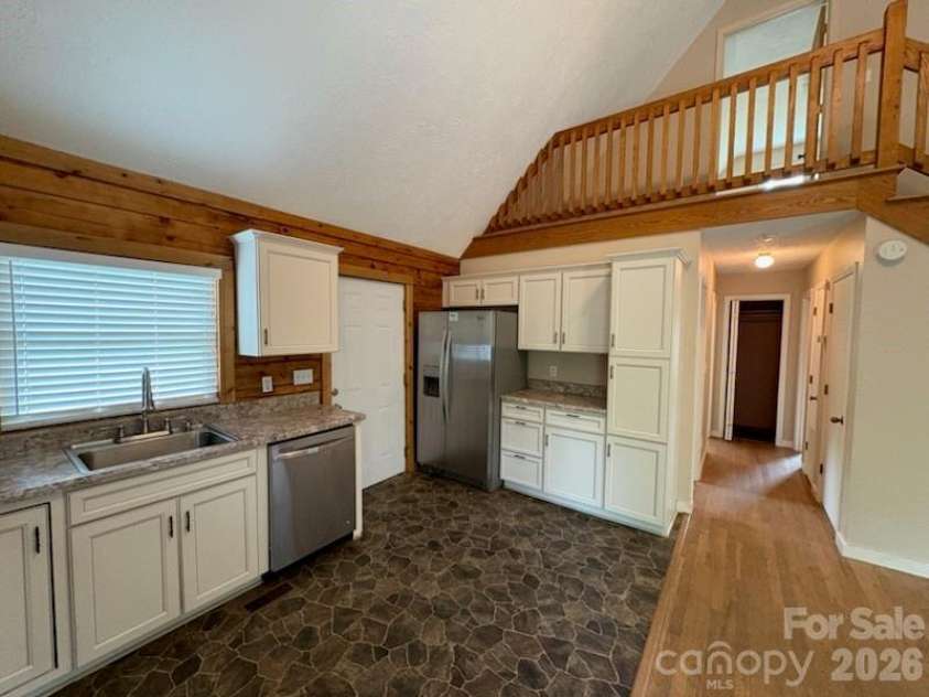 9064 Wildflower Lane, Newland, NC 28657.  MLS# CAR4386055, YatesRealty ID 35809. 