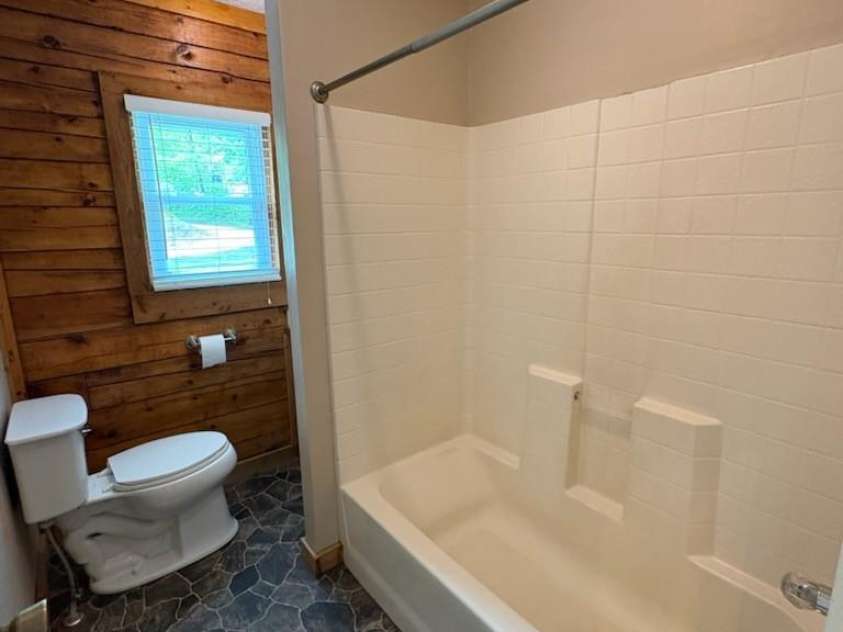 9064 Wildflower Lane, Newland, NC 28657.  MLS# CAR4386055, YatesRealty ID 35809. 