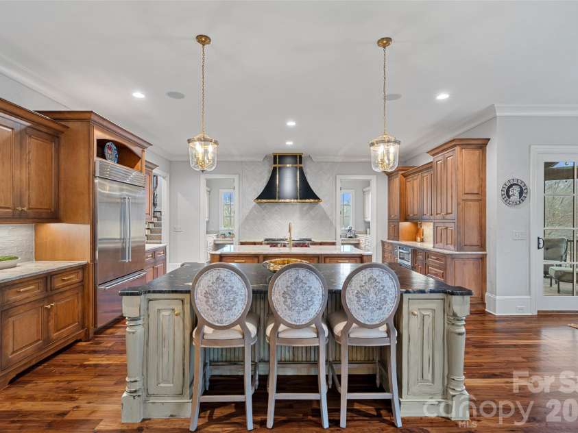 5727 Challisford Lane, Charlotte, NC 28226.  MLS# CAR4350197, YatesRealty ID 3581. 