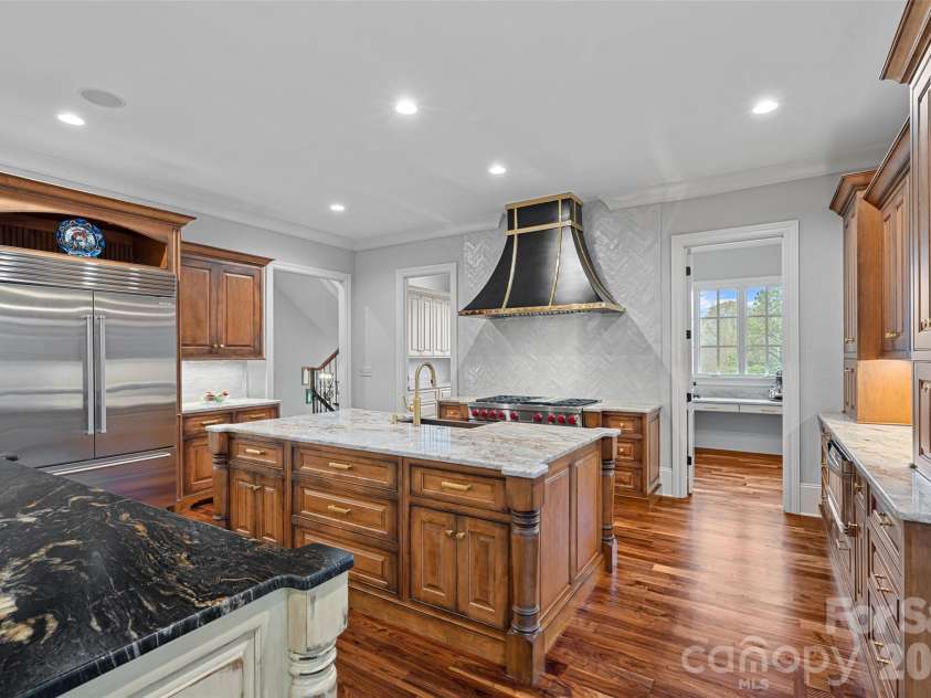 5727 Challisford Lane, Charlotte, NC 28226.  MLS# CAR4350197, YatesRealty ID 3581. 