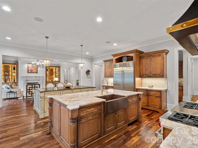5727 Challisford Lane, Charlotte, NC 28226.  MLS# CAR4350197, YatesRealty ID 3581. 