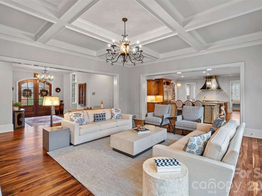 5727 Challisford Lane, Charlotte, NC 28226.  MLS# CAR4350197, YatesRealty ID 3581. 
