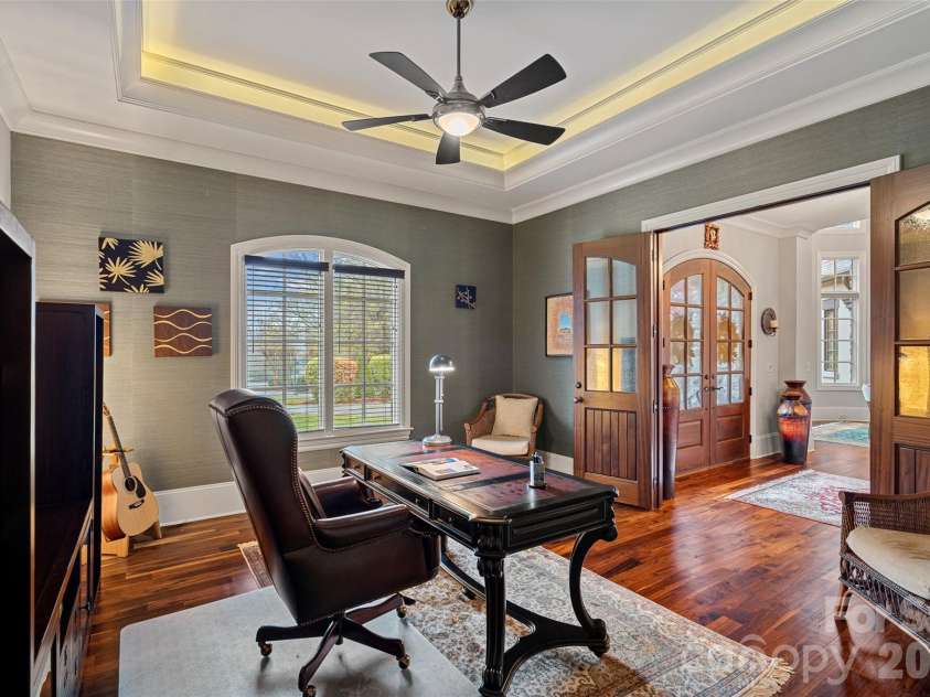 5727 Challisford Lane, Charlotte, NC 28226.  MLS# CAR4350197, YatesRealty ID 3581. 