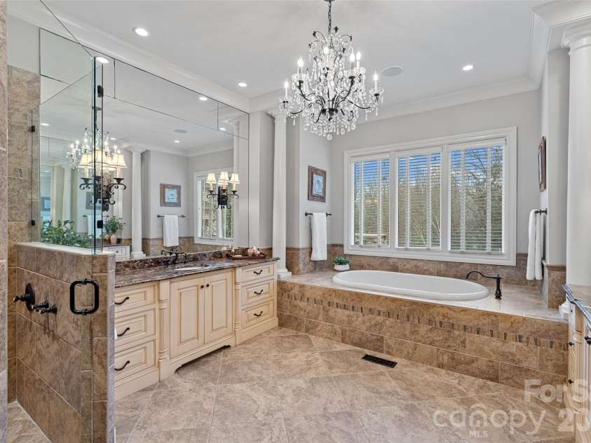 5727 Challisford Lane, Charlotte, NC 28226.  MLS# CAR4350197, YatesRealty ID 3581. 