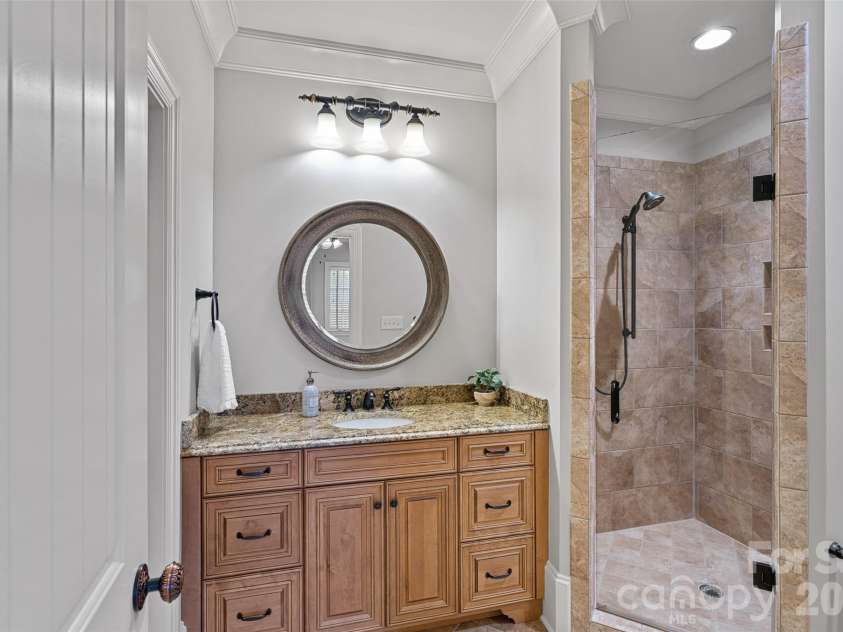 5727 Challisford Lane, Charlotte, NC 28226.  MLS# CAR4350197, YatesRealty ID 3581. 