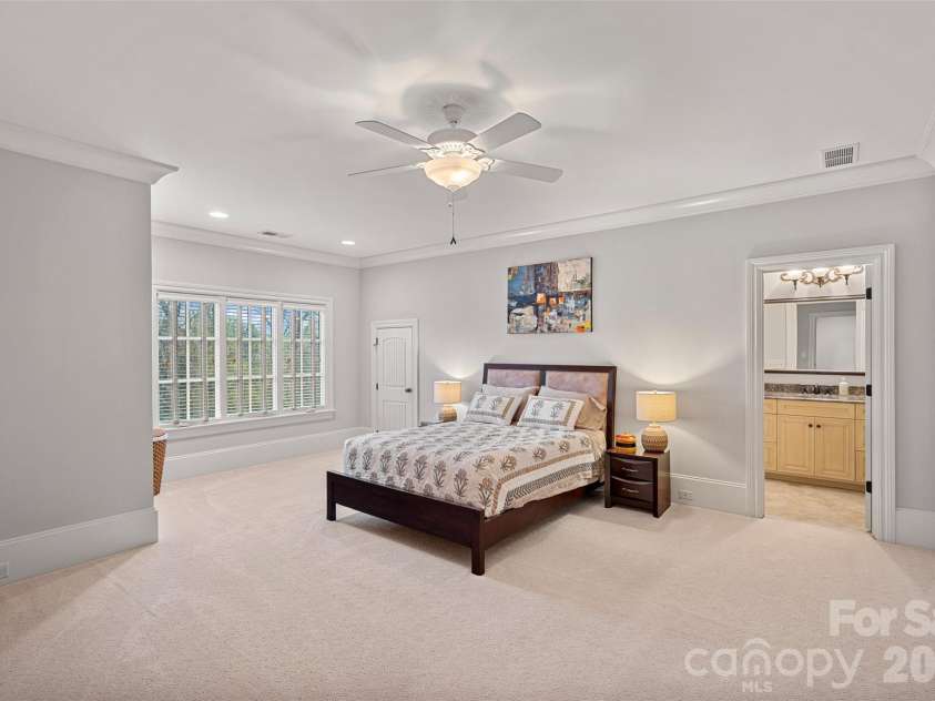5727 Challisford Lane, Charlotte, NC 28226.  MLS# CAR4350197, YatesRealty ID 3581. 