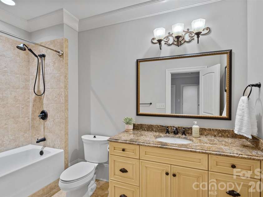 5727 Challisford Lane, Charlotte, NC 28226.  MLS# CAR4350197, YatesRealty ID 3581. 